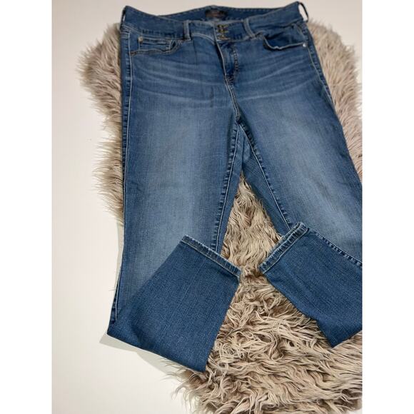 Torrid women’s super soft blue jeans jegging - Picture 14 of 16